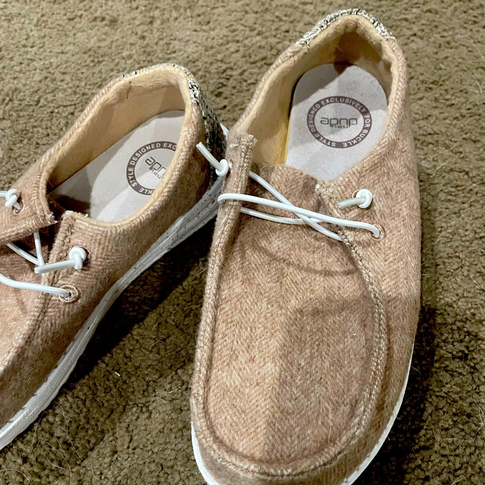 Hey Dude casual slip on shoes